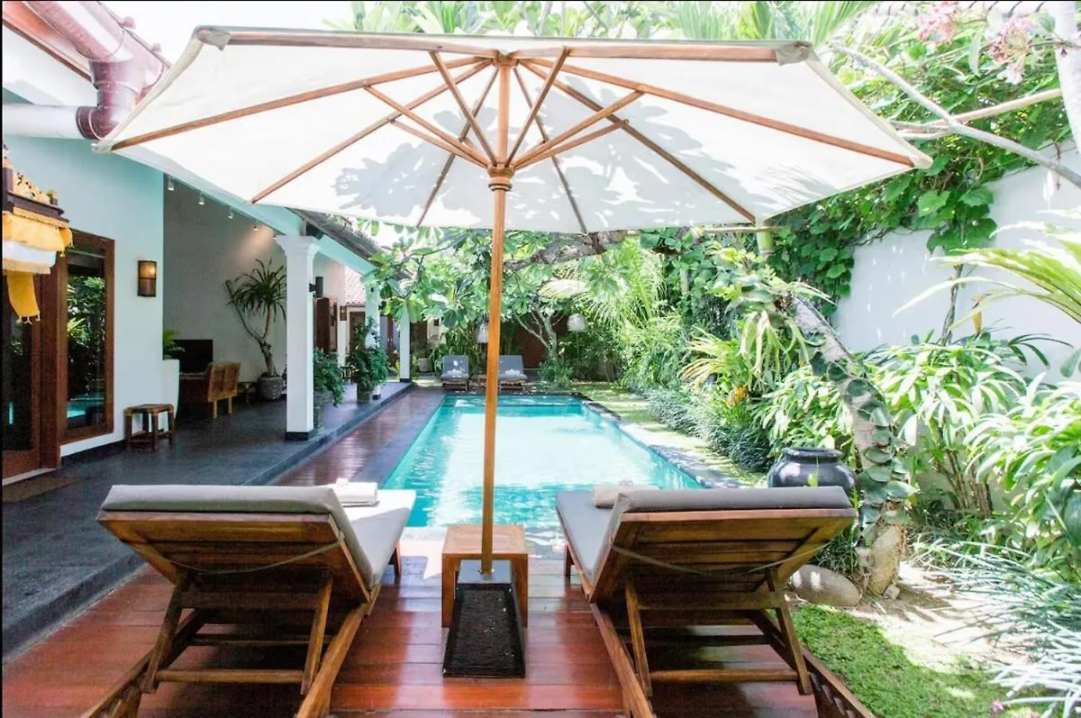 The Clovewood Villa Seminyak 0*,